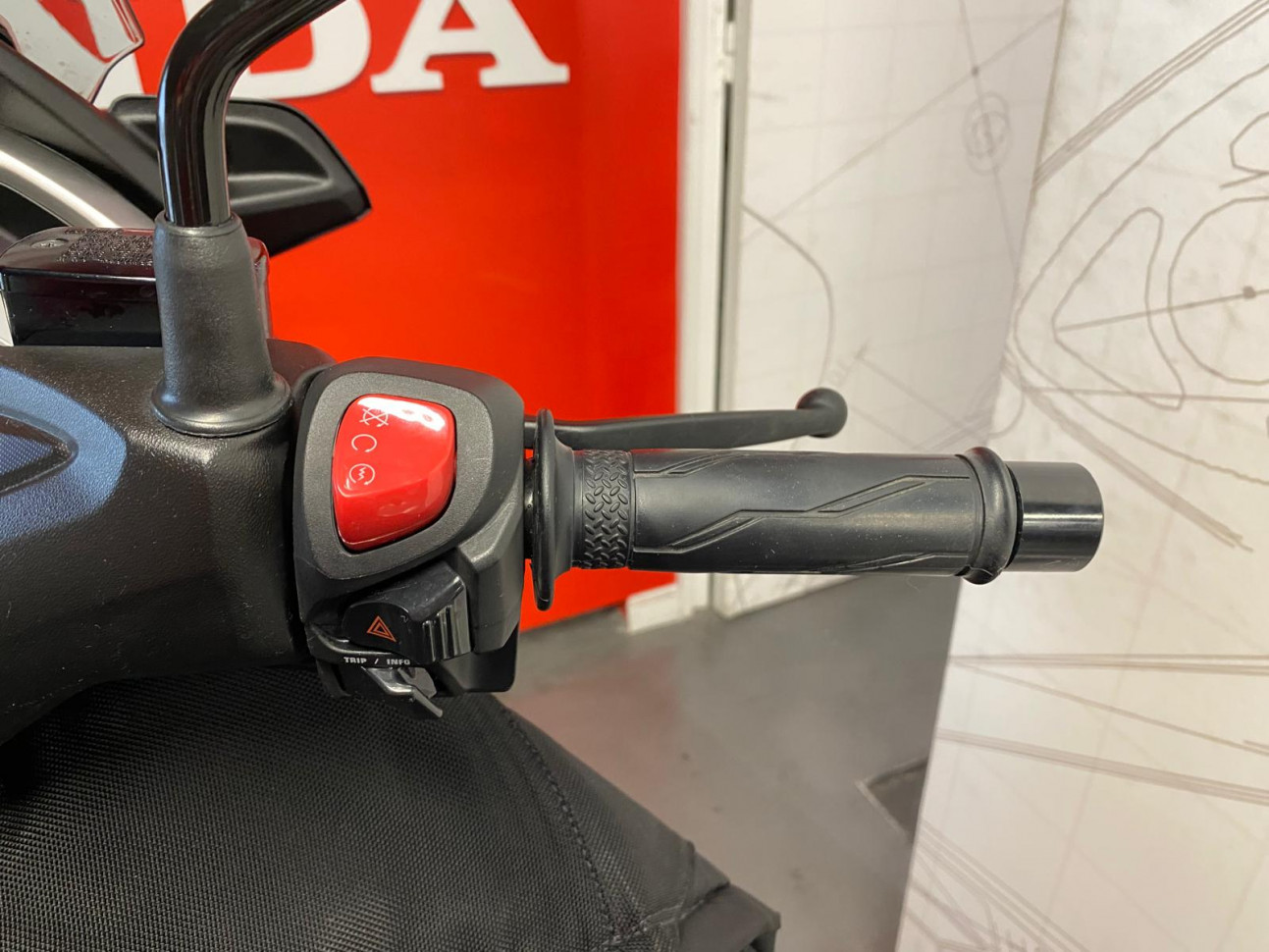 YAMAHA X-MAX 125 ABS - Garantie 12 mois - 93.40€/ Mois*