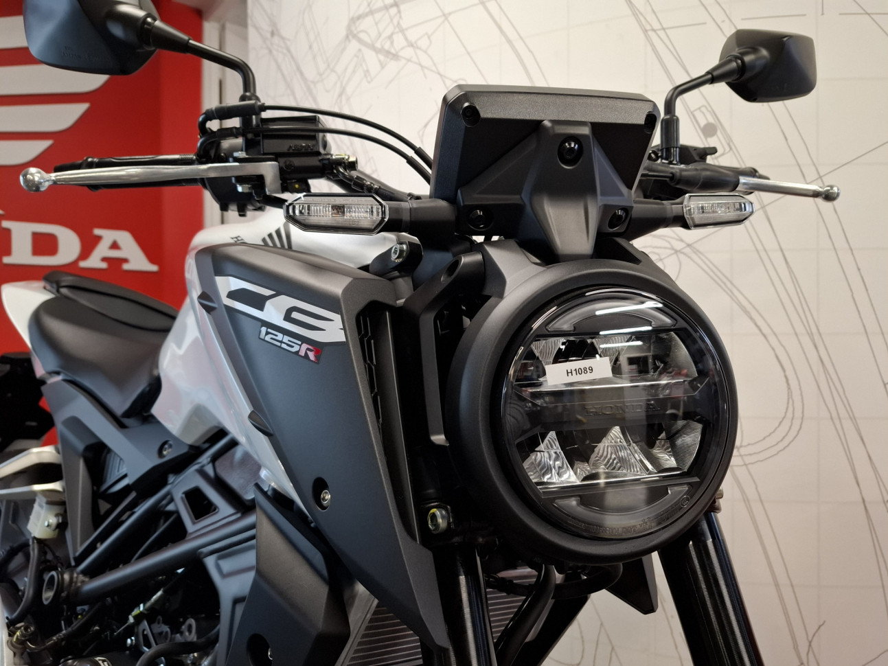 HONDA CB125R - 96€/MOIS*
