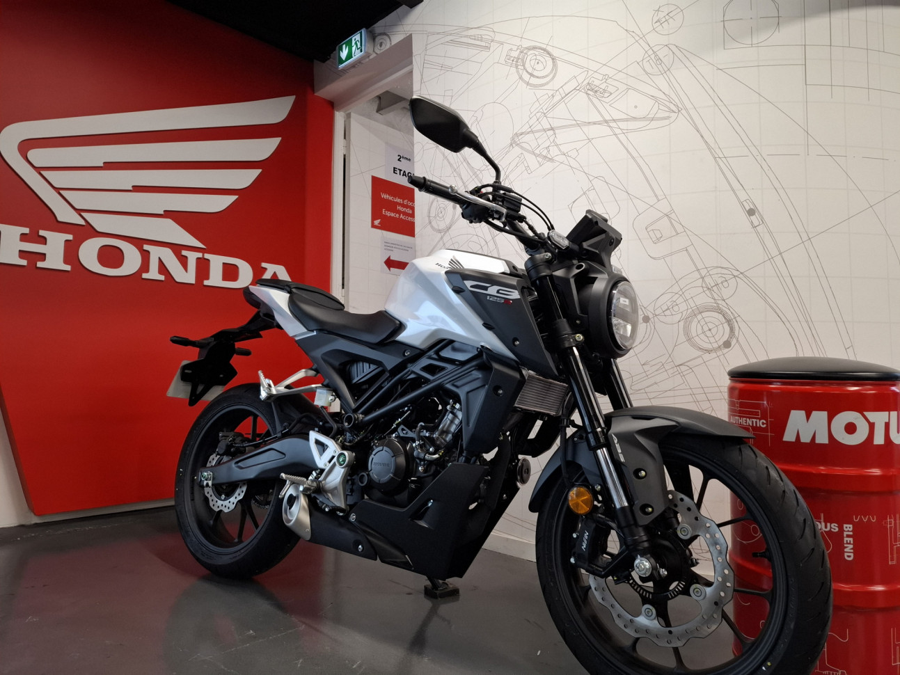 HONDA CB125R - 96€/MOIS*