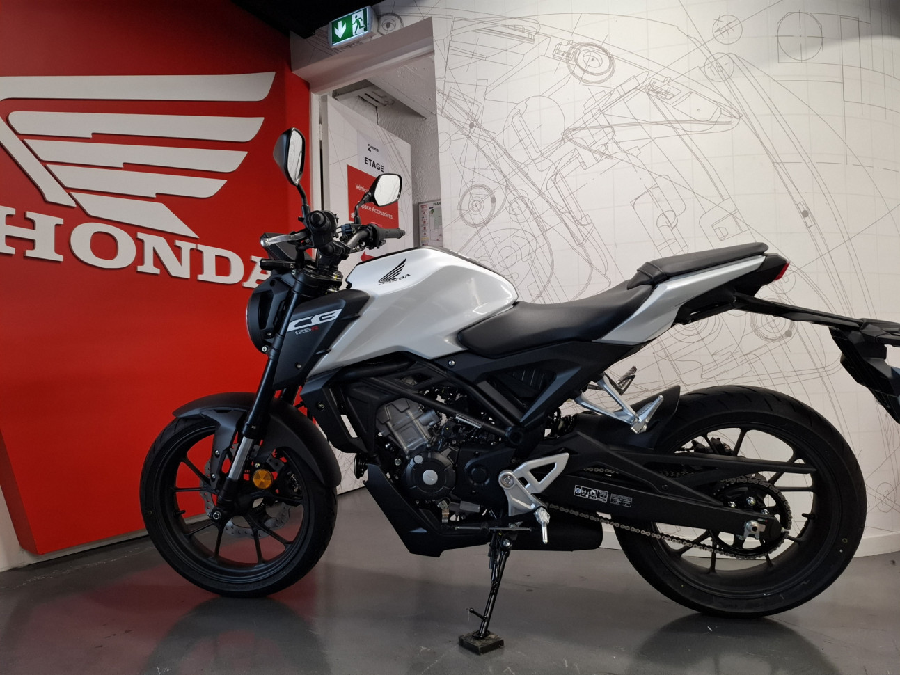 HONDA CB125R - 96€/MOIS*