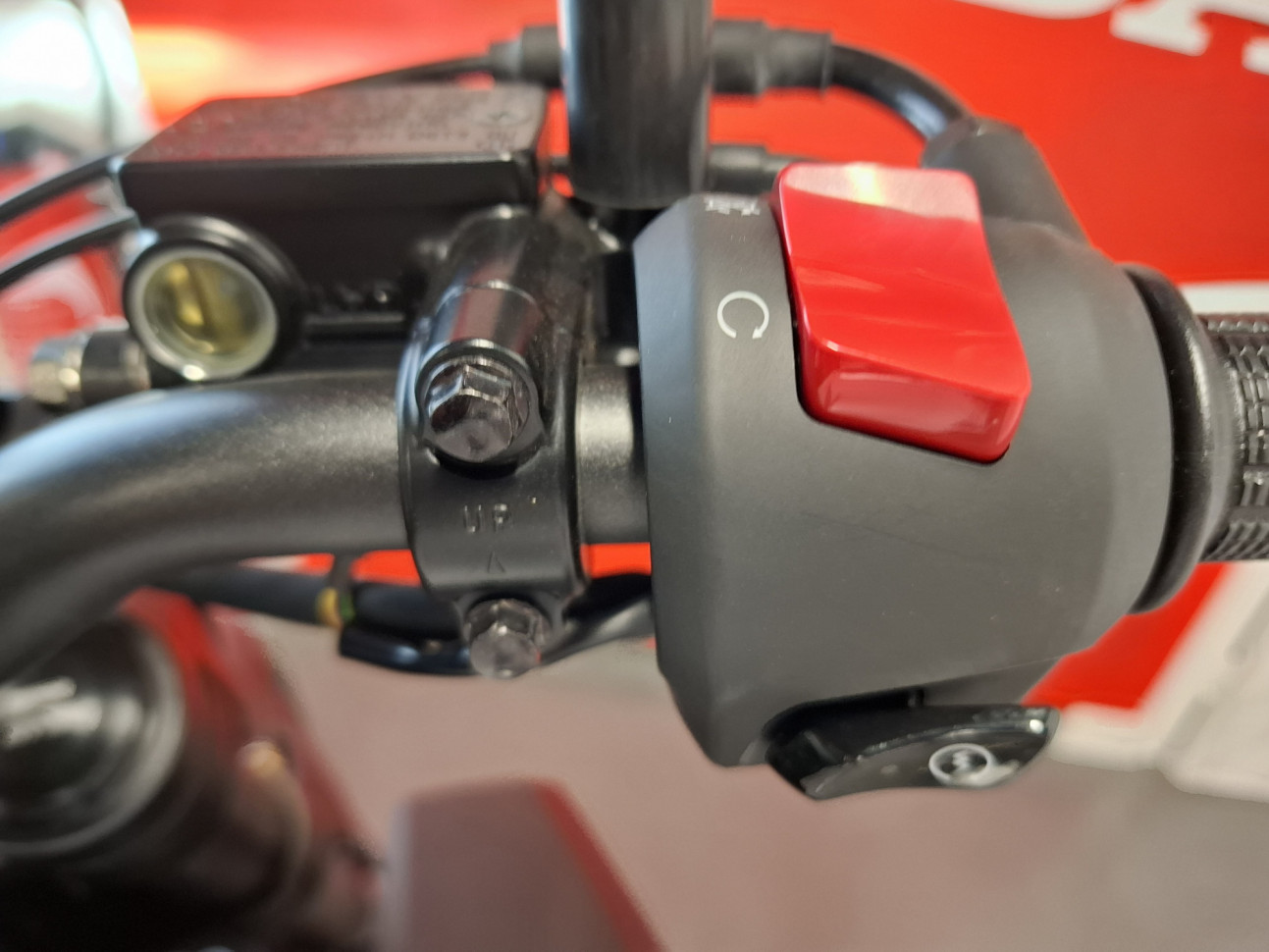 HONDA CB125R - 96€/MOIS*