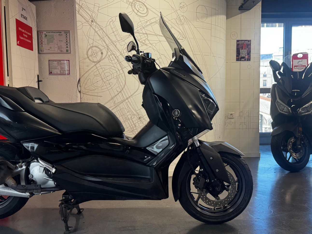 YAMAHA X-MAX 125 IRON MAX 1ERE MAIN - 102€/MOIS*