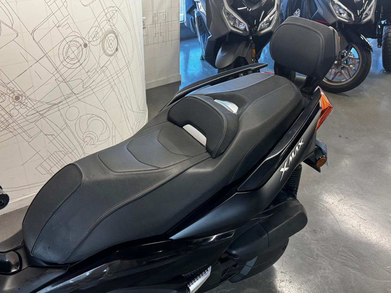 YAMAHA X-MAX 125 IRON MAX 1ERE MAIN - 102€/MOIS*