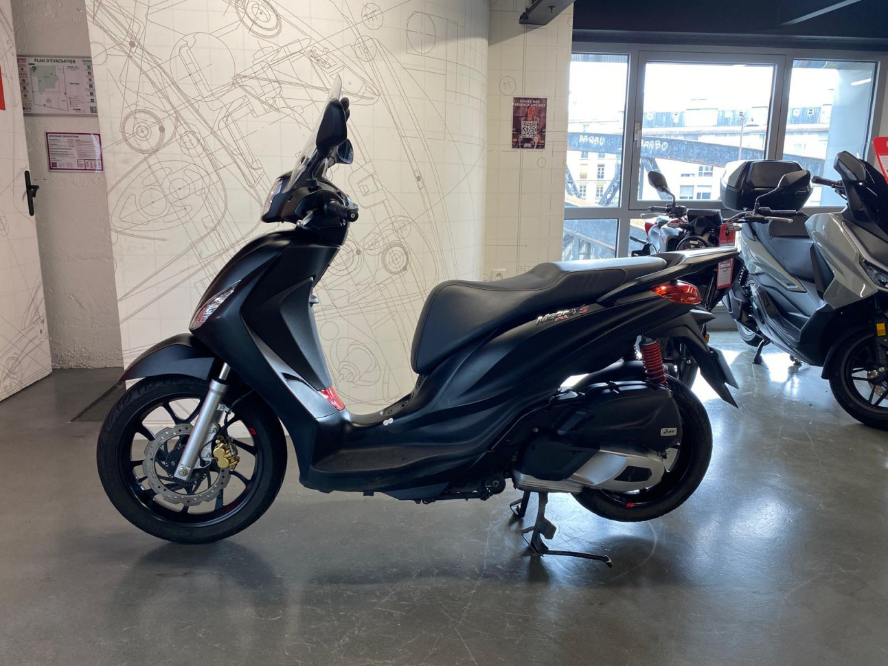 PIAGGIO MEDLEY 125 ABS 1ERE MAIN 