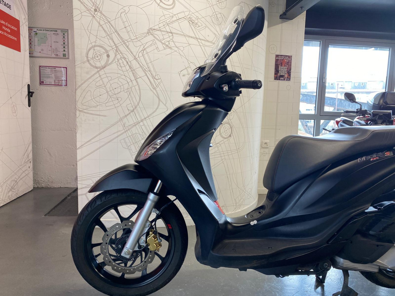 PIAGGIO MEDLEY 125 ABS 1ERE MAIN 