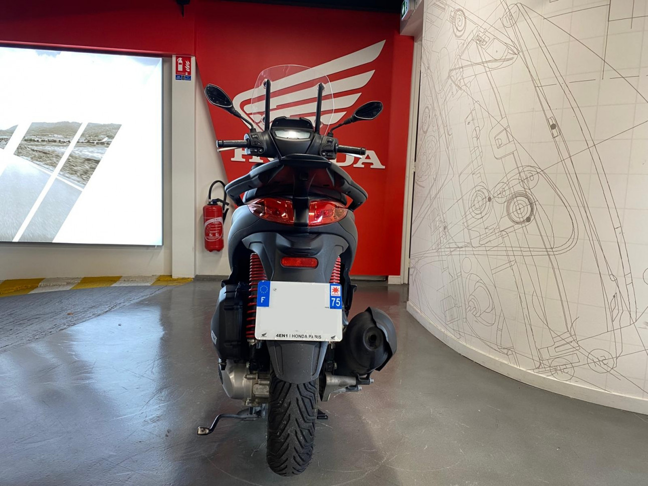 PIAGGIO MEDLEY 125 ABS 1ERE MAIN 