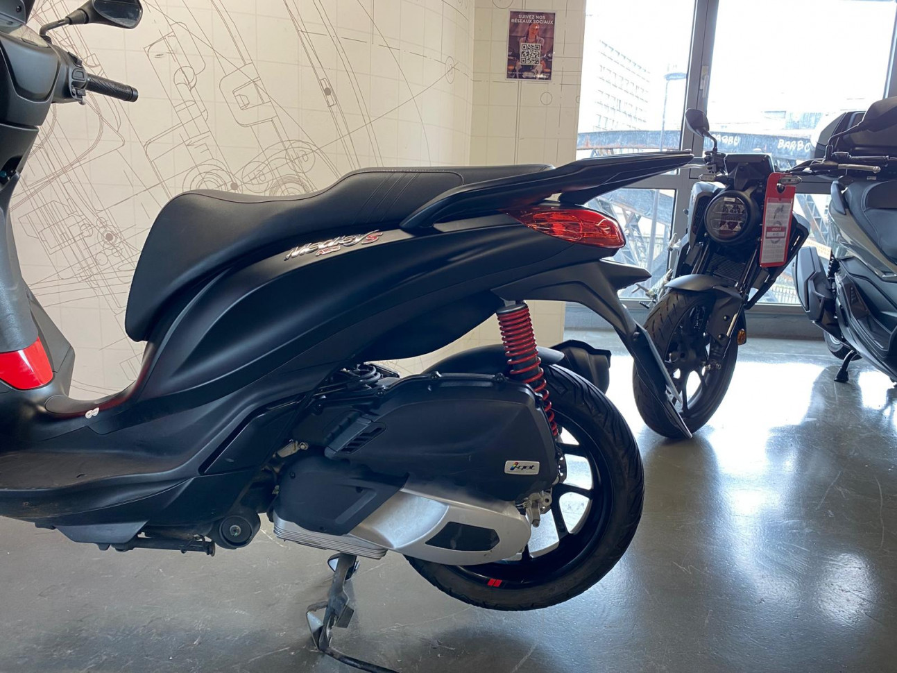 PIAGGIO MEDLEY 125 ABS 1ERE MAIN 