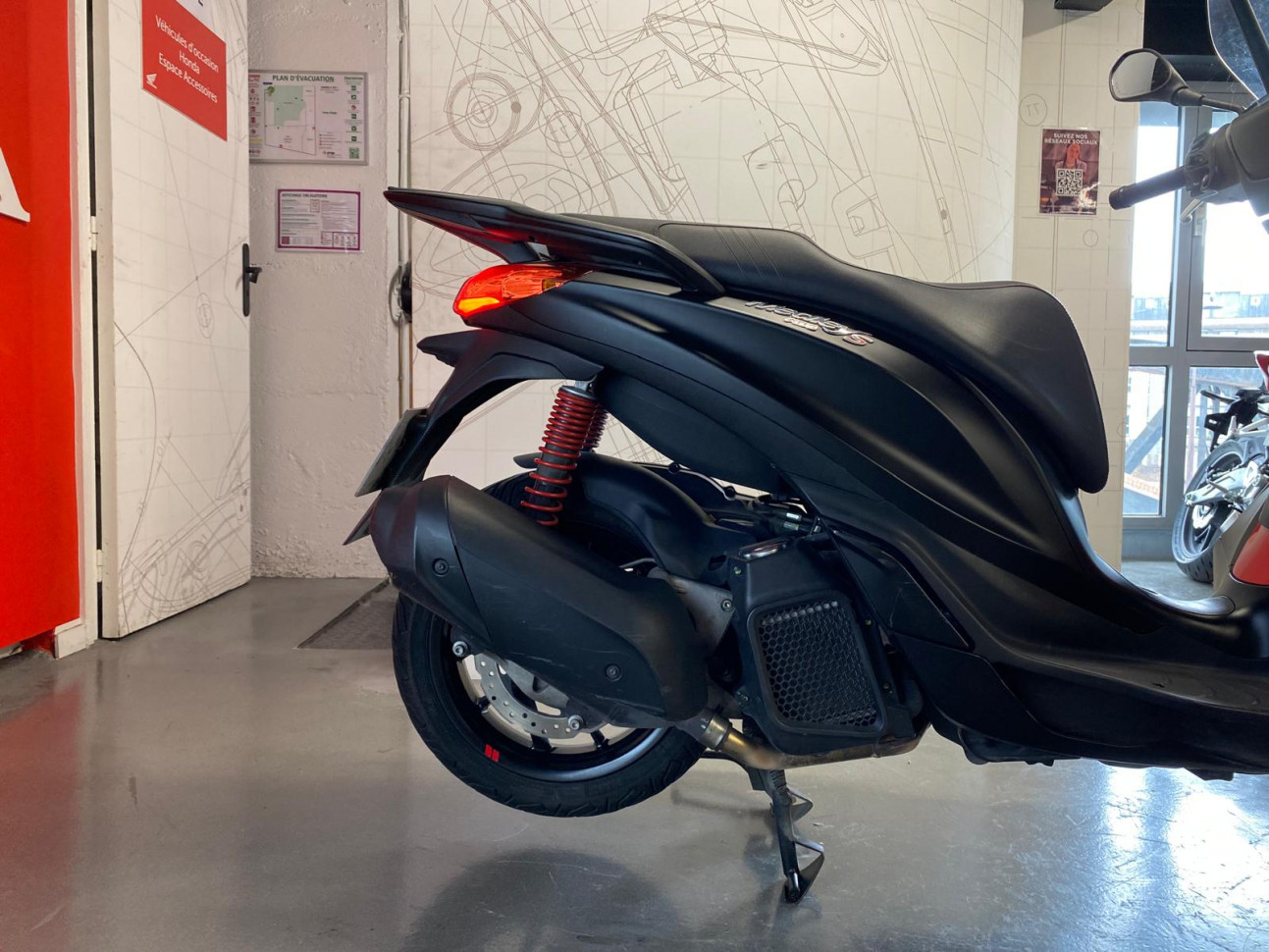 PIAGGIO MEDLEY 125 ABS 1ERE MAIN 