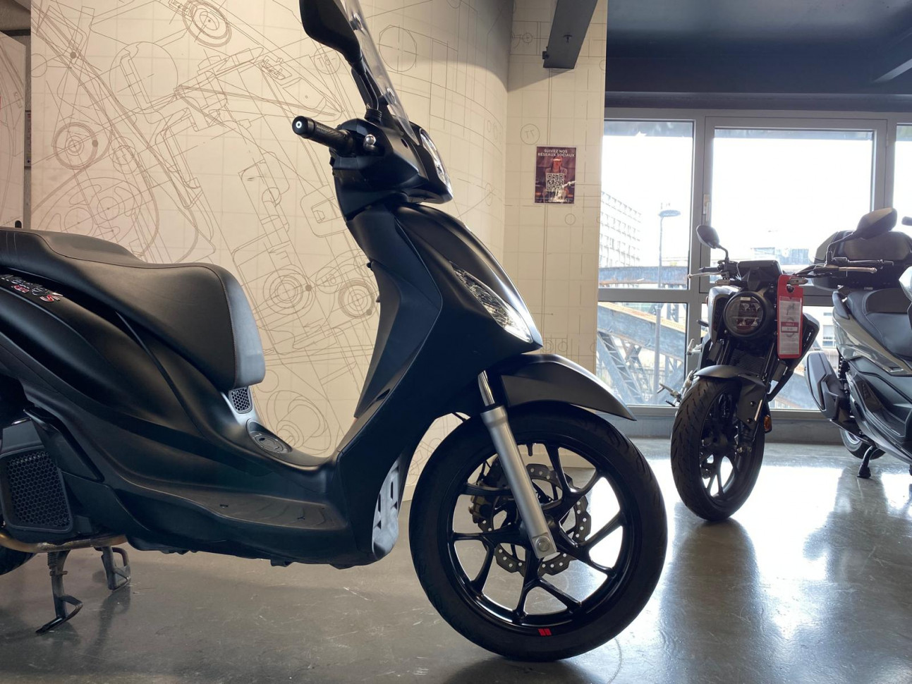 PIAGGIO MEDLEY 125 ABS 1ERE MAIN 