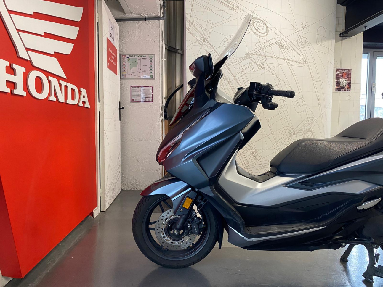 HONDA NSS FORZA 350 ABS Smart TopBox - 145€/ MOIS*