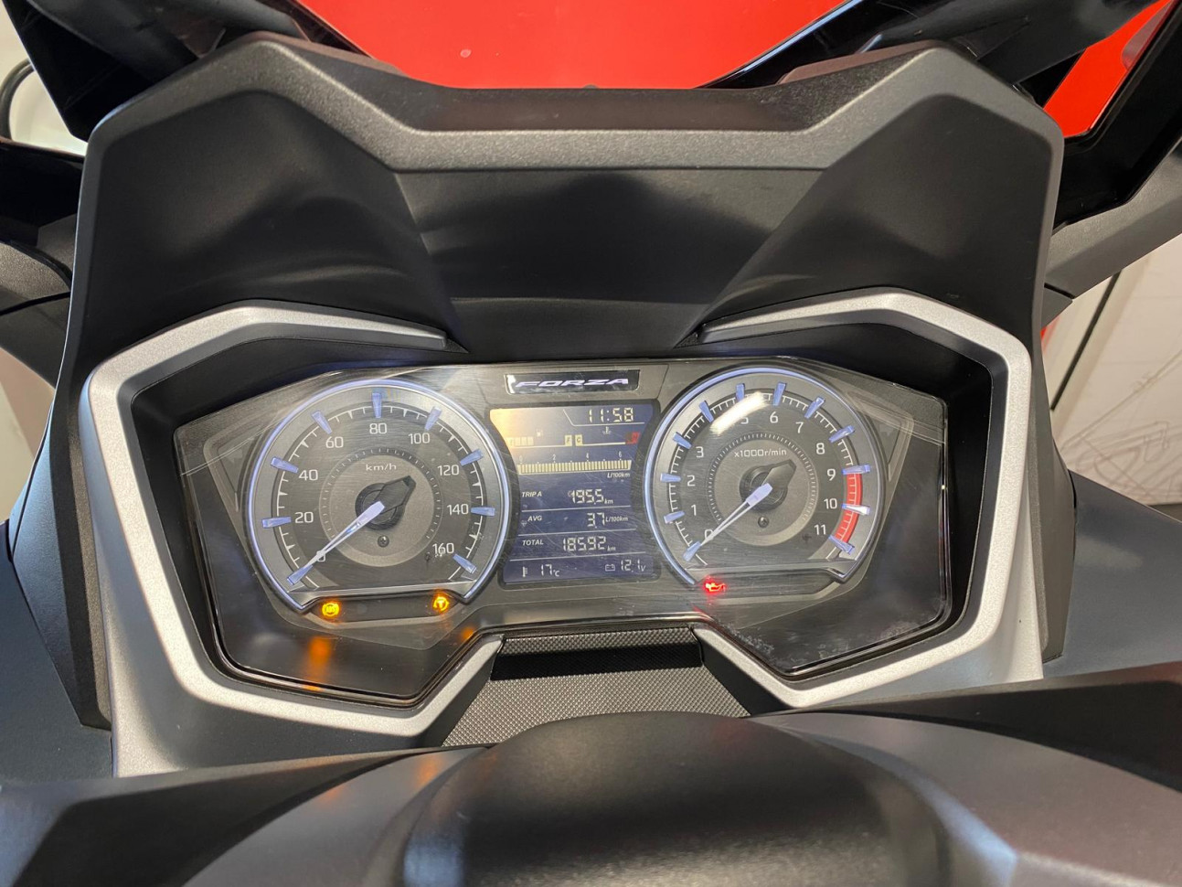 HONDA NSS FORZA 350 ABS Smart TopBox - 145€/ MOIS*