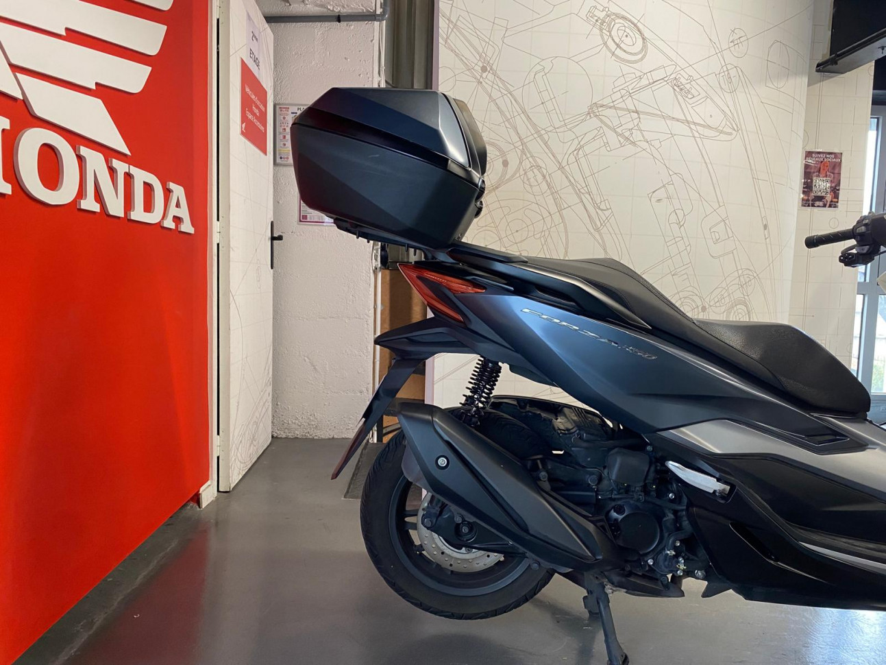 HONDA NSS FORZA 350 ABS Smart TopBox - 145€/ MOIS*