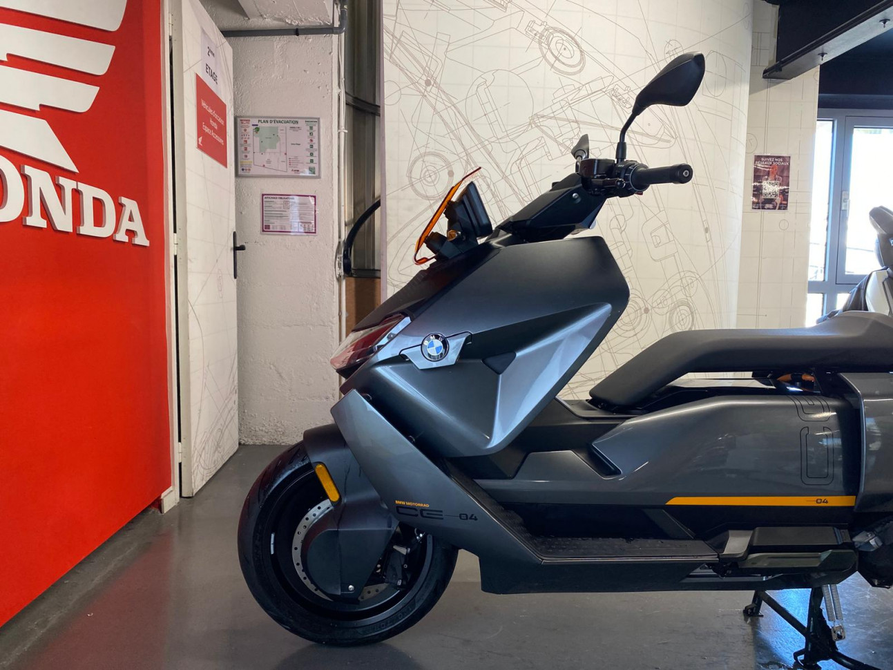 BMW CE 04 équivalent 400cm3- 192.55€/ mois *