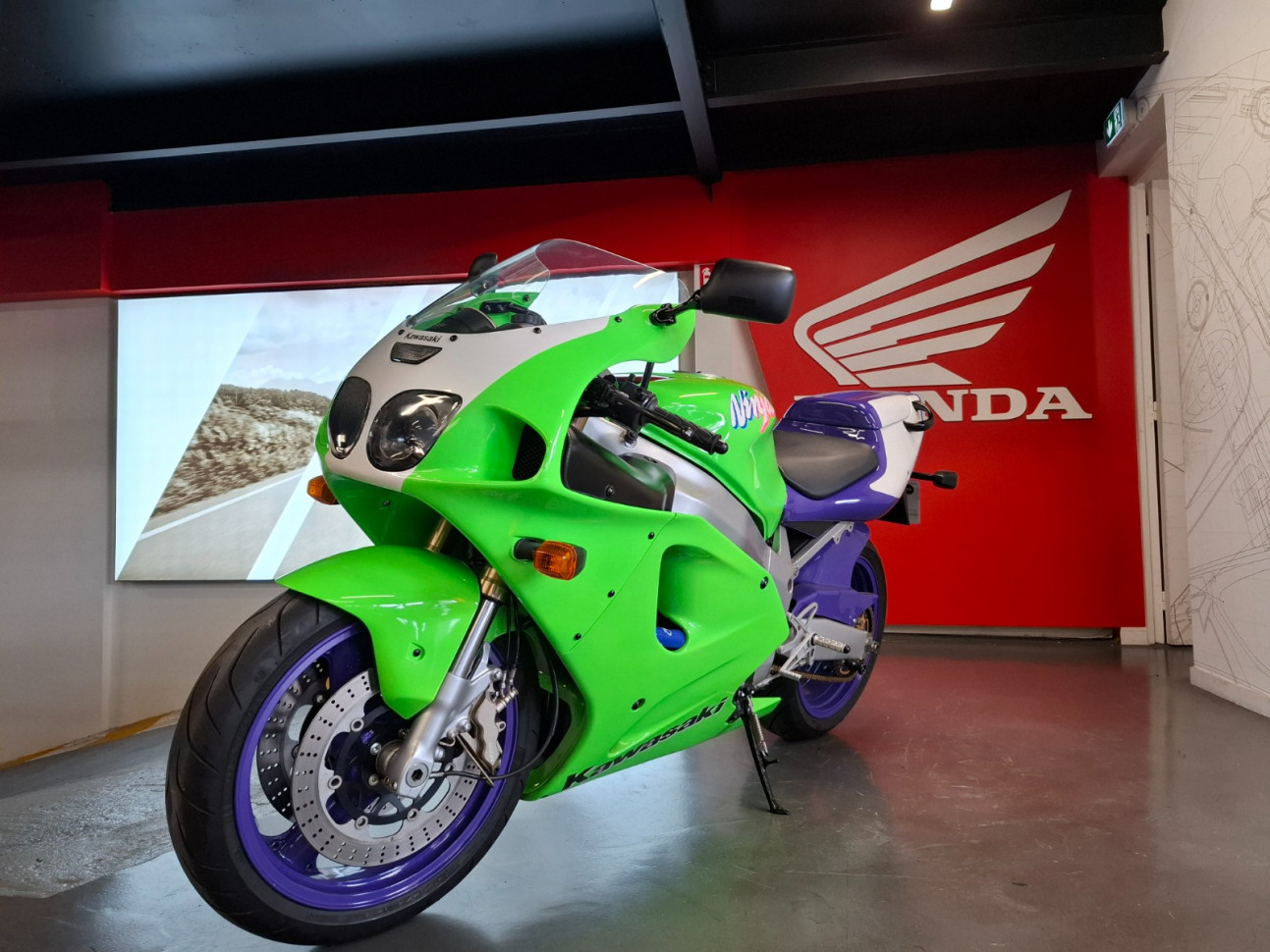 KAWASAKI NINJA ZX-7 R - Dépôt Vente