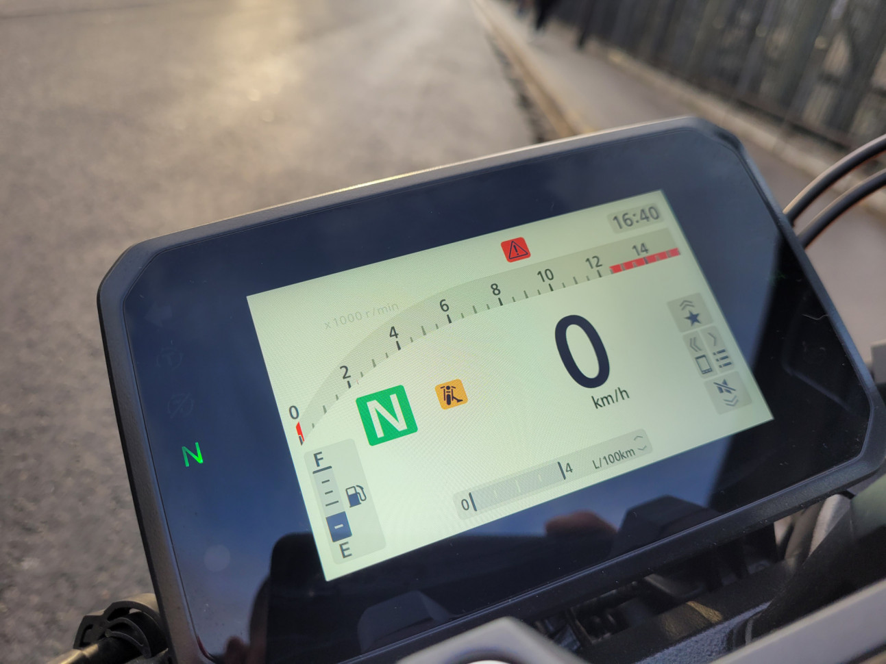 HONDA CB650R e-Clutch BRIDEE A2 139€/MOIS*