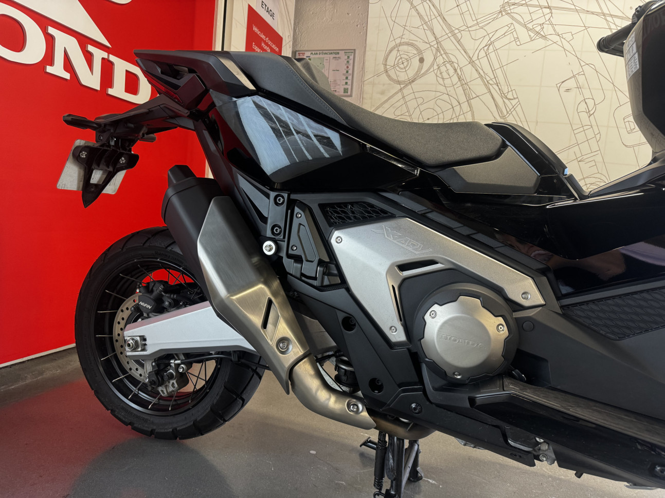 HONDA X-ADV - DISPONIBLE DEBUT OCTOBRE POUR POUR 184€/MOIS*
