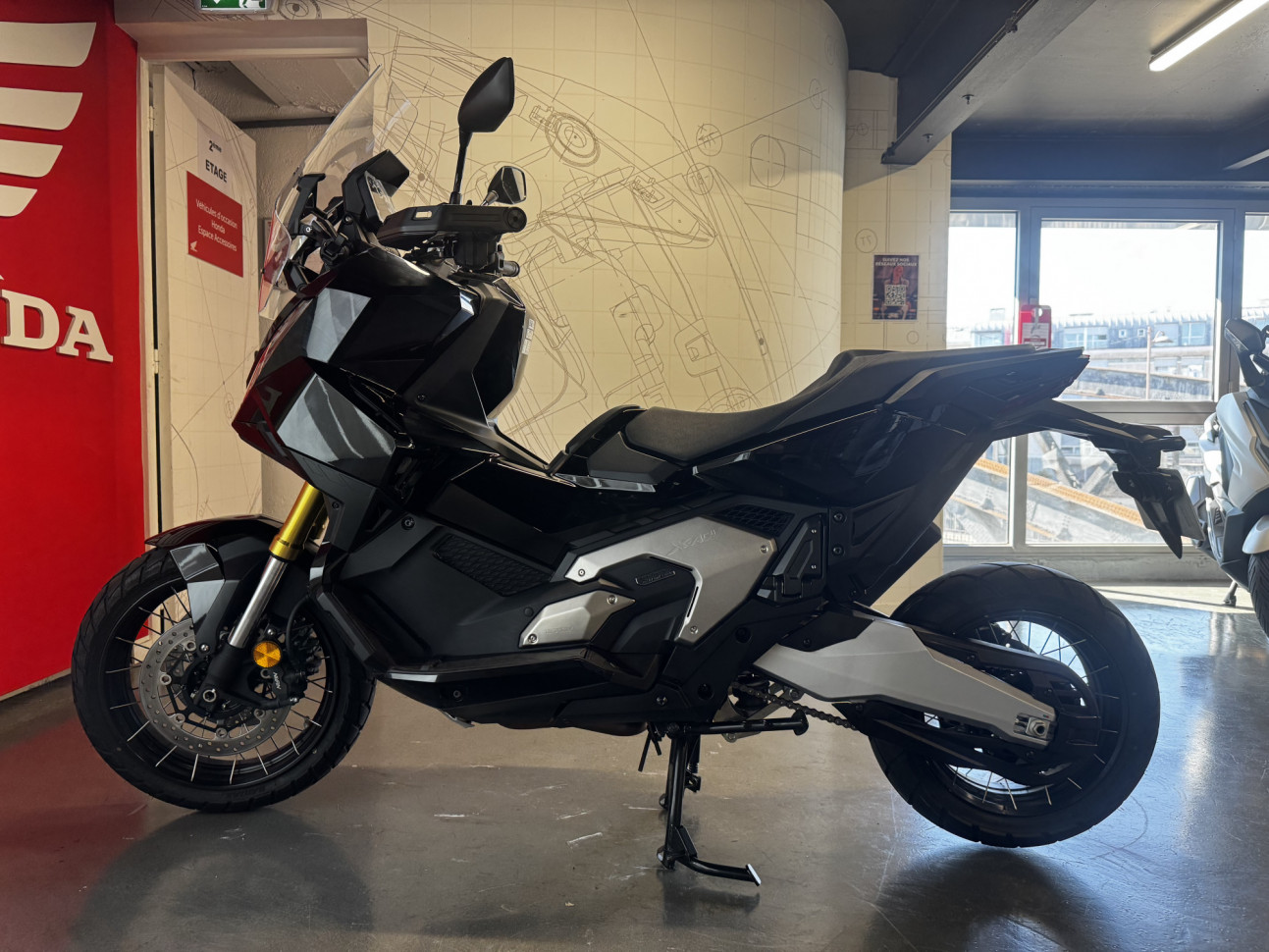 HONDA X-ADV - DISPONIBLE DEBUT OCTOBRE POUR POUR 184€/MOIS*