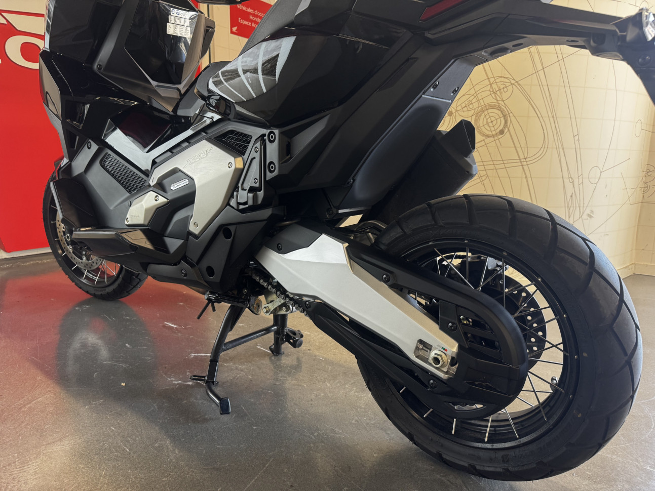 HONDA X-ADV - DISPONIBLE DEBUT OCTOBRE POUR POUR 184€/MOIS*