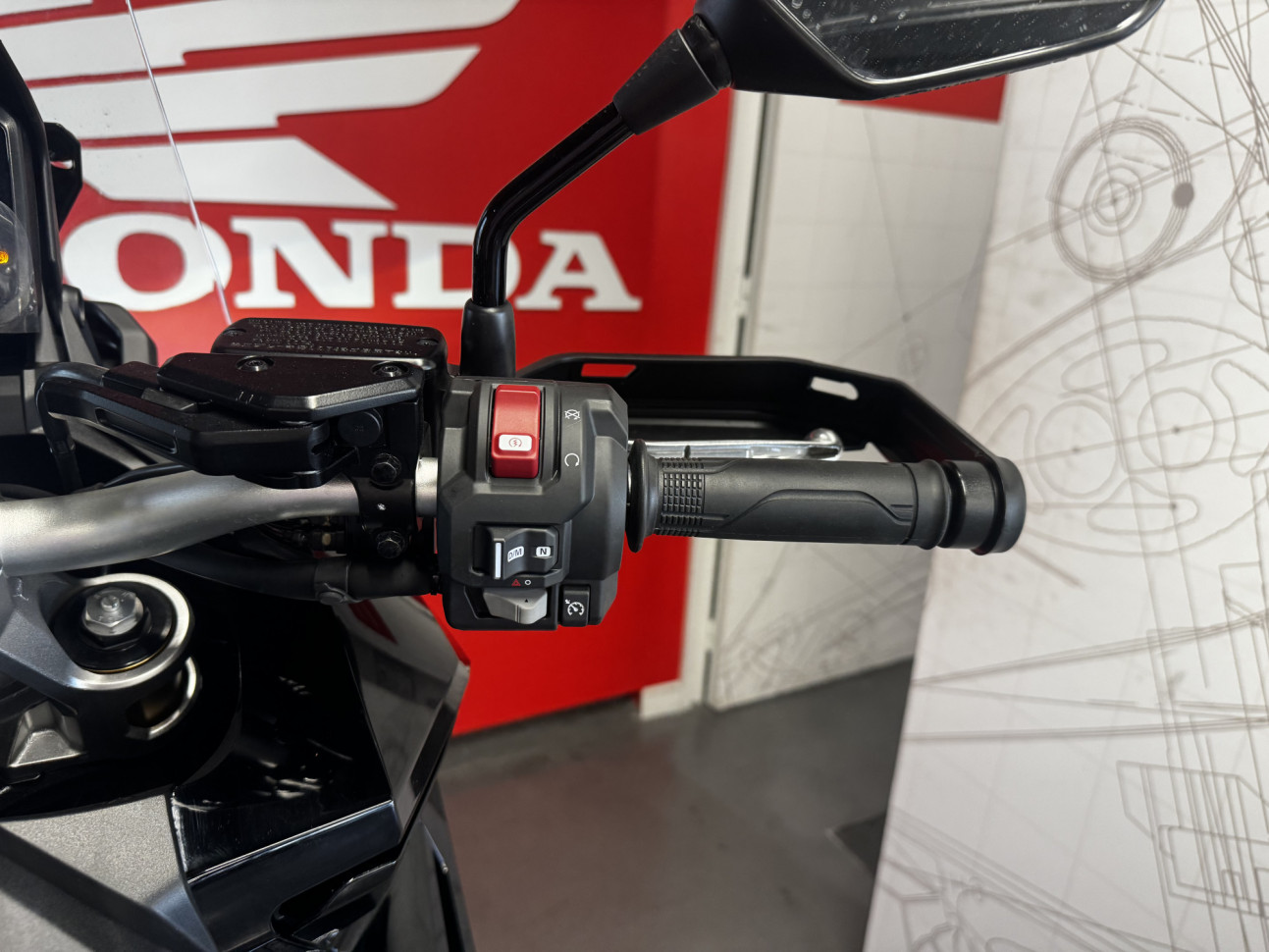 HONDA X-ADV - DISPONIBLE DEBUT OCTOBRE POUR POUR 184€/MOIS*