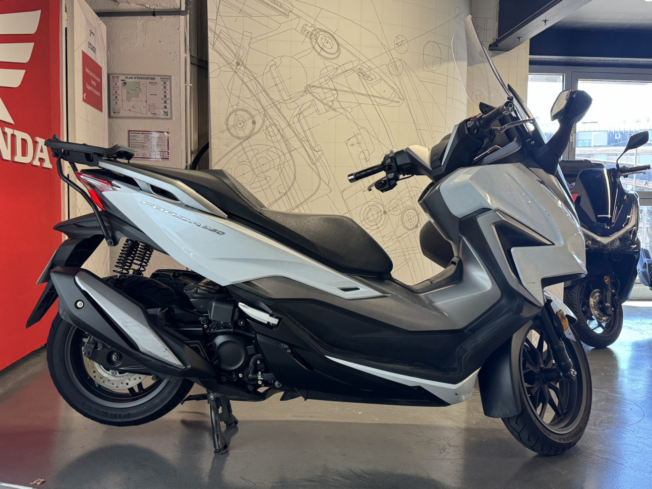 HONDA FORZA 350 A2 - 1ERE MAIN - 96€/MOIS*