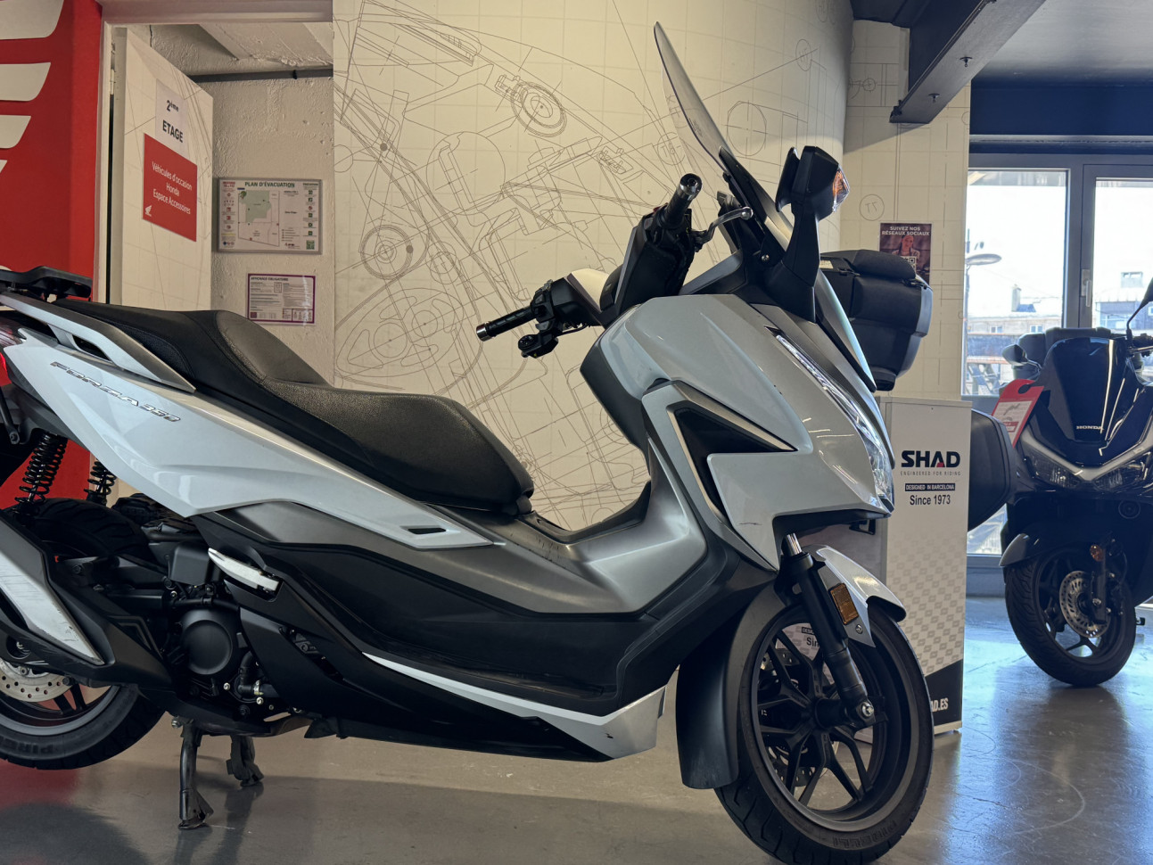 HONDA FORZA 350 A2 - 1ERE MAIN - 96€/MOIS*