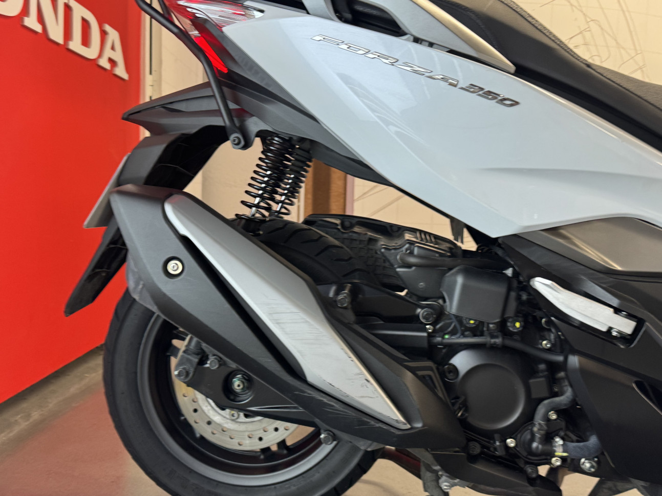 HONDA FORZA 350 A2 - 1ERE MAIN - 96€/MOIS*