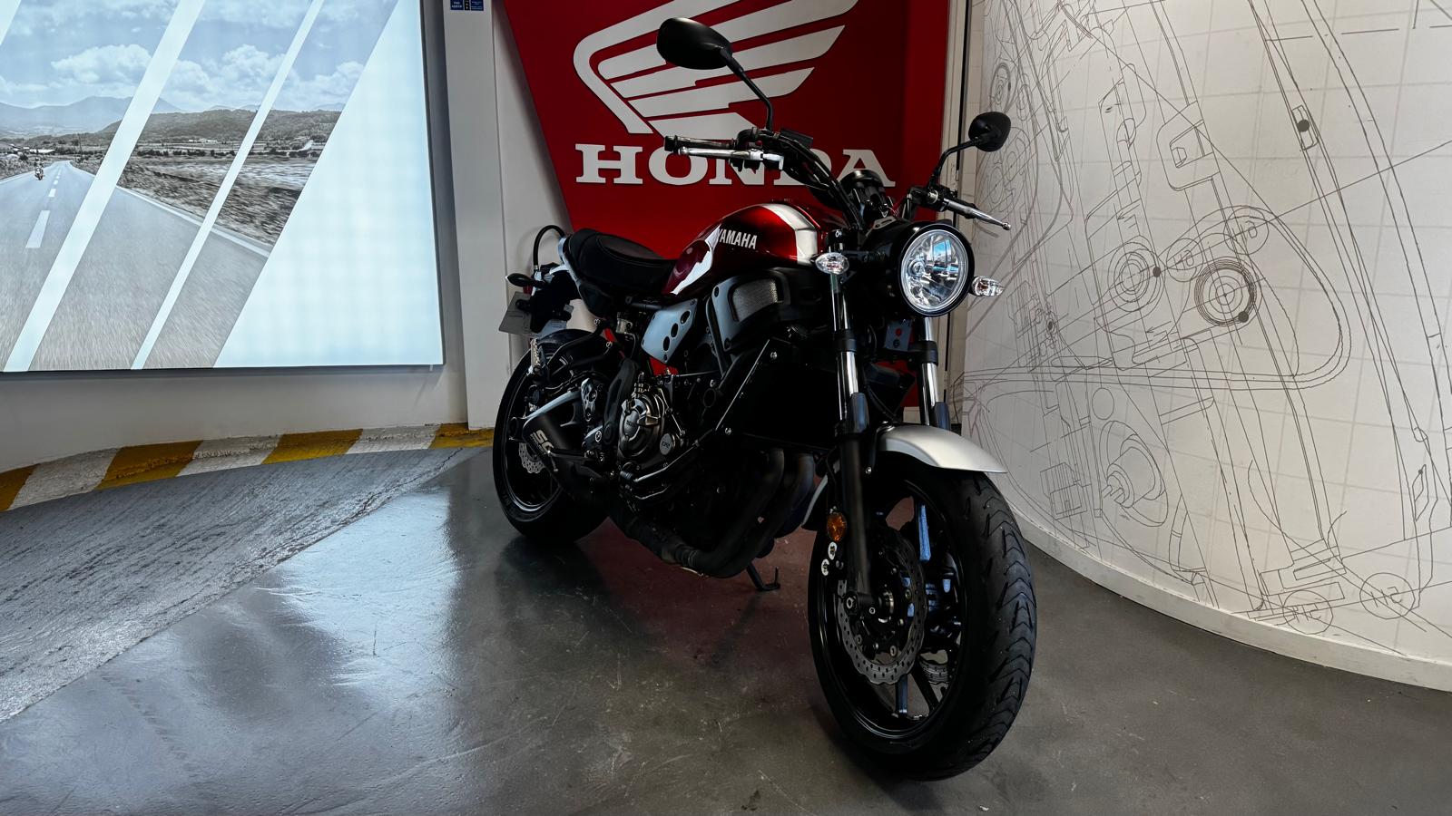 YAMAHA XSR 700 ABS BRIDEE A2 / DEPOT VENTE