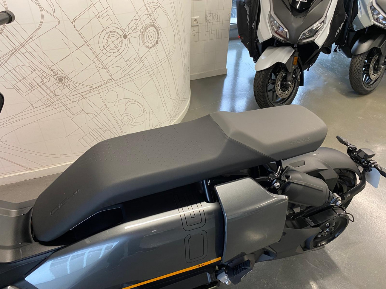 BMW CE 04  Equivalent 400Cm3 - 163.65€/ mois*