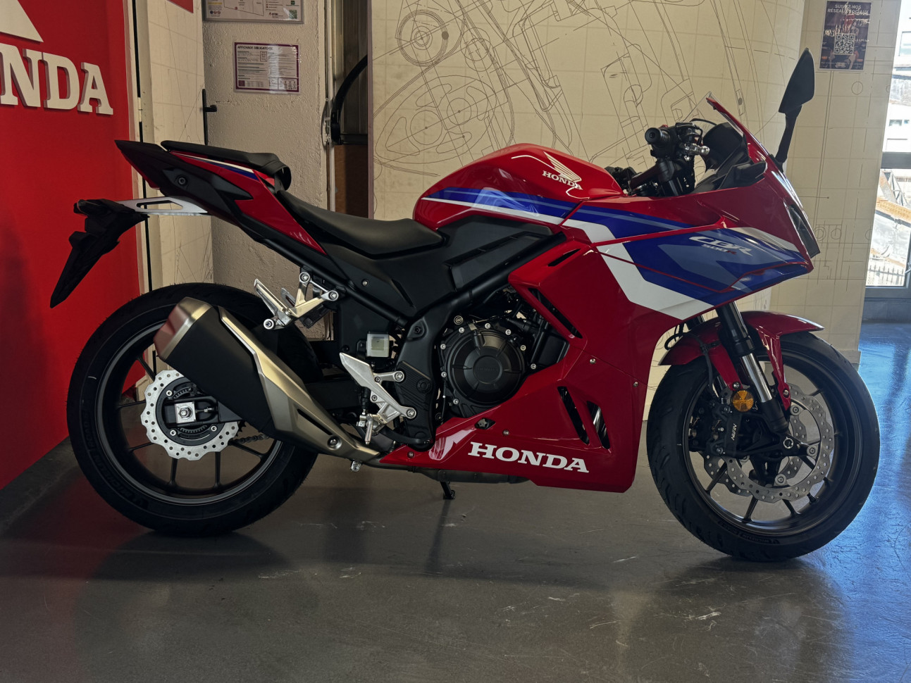 HONDA CBR 500 R - DISPONIBLE DEBUT NOVEMBRE A 124€/MOIS*