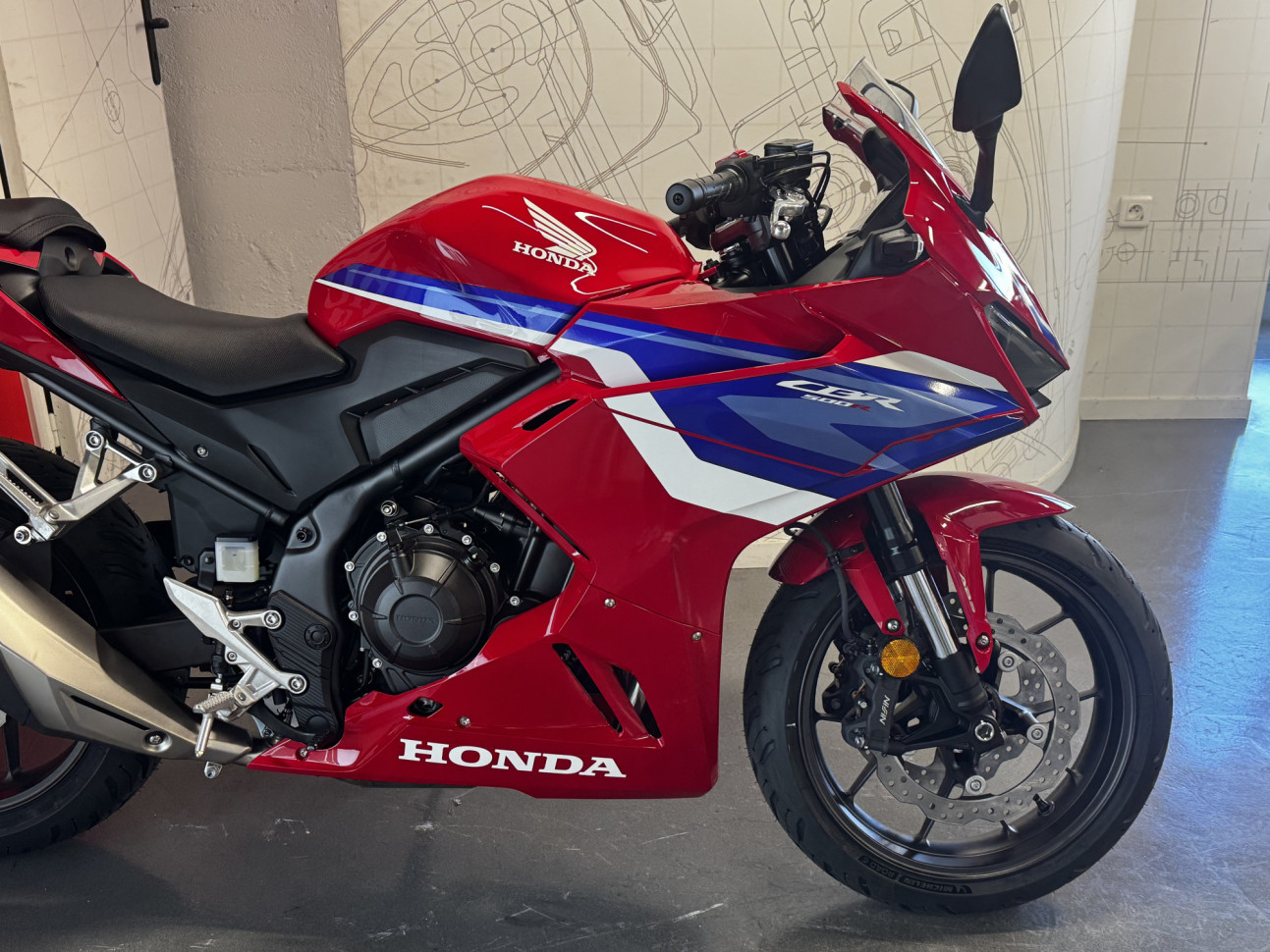 HONDA CBR 500 R - DISPONIBLE DEBUT NOVEMBRE A 124€/MOIS*