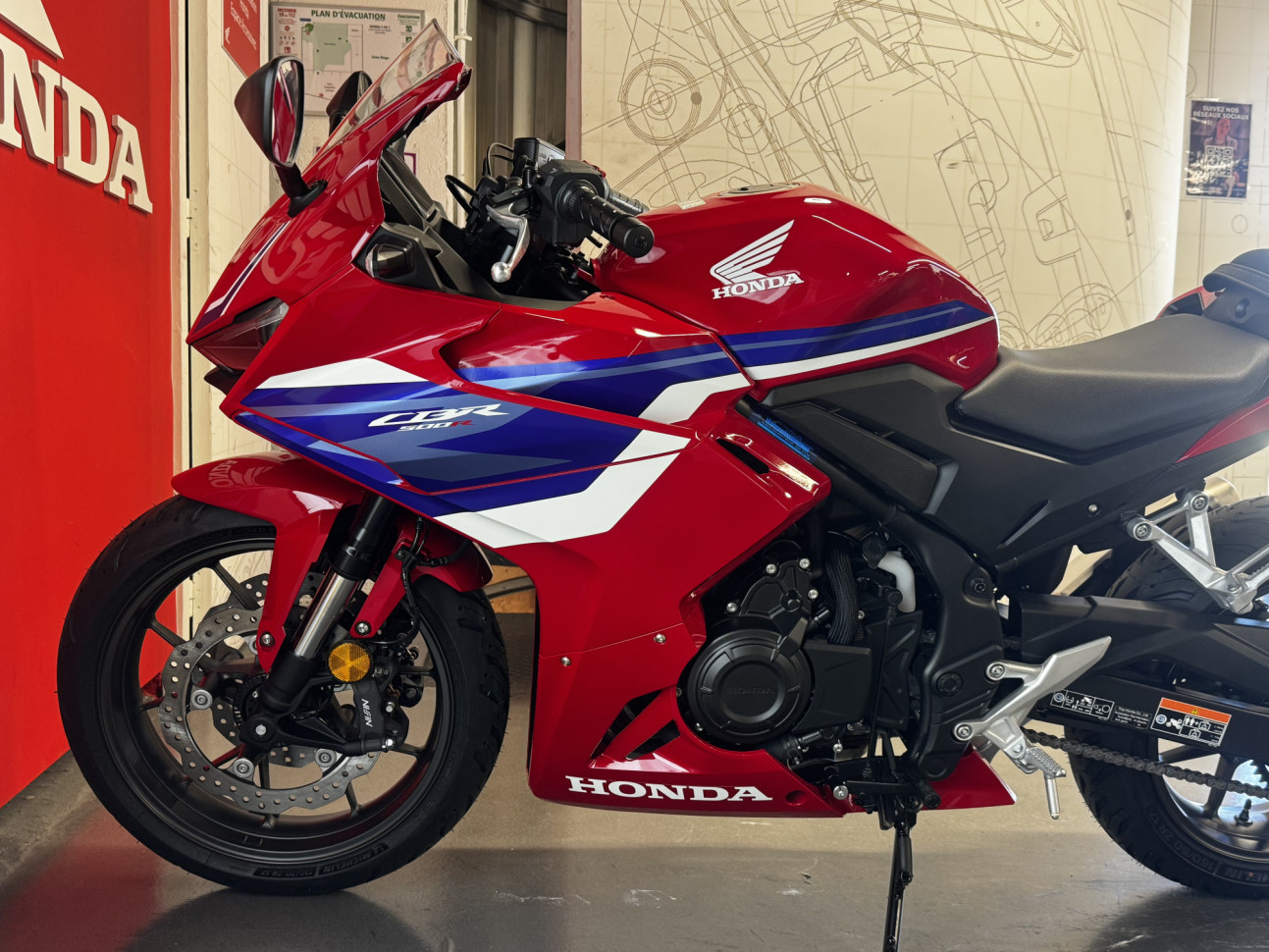 HONDA CBR 500 R - DISPONIBLE DEBUT NOVEMBRE A 124€/MOIS*