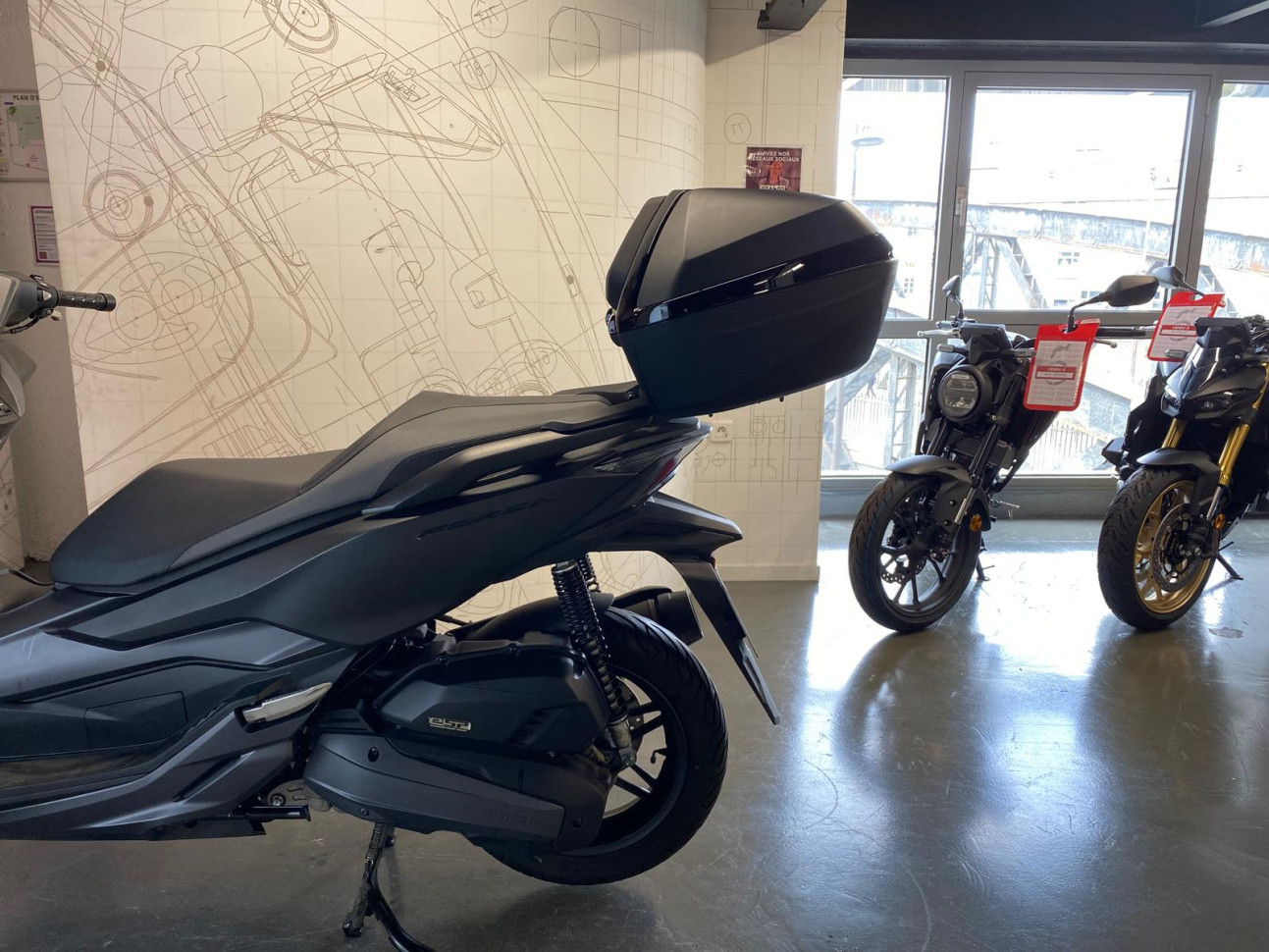 HONDA NSS FORZA 125 Smart Top Box - 114€/mois*