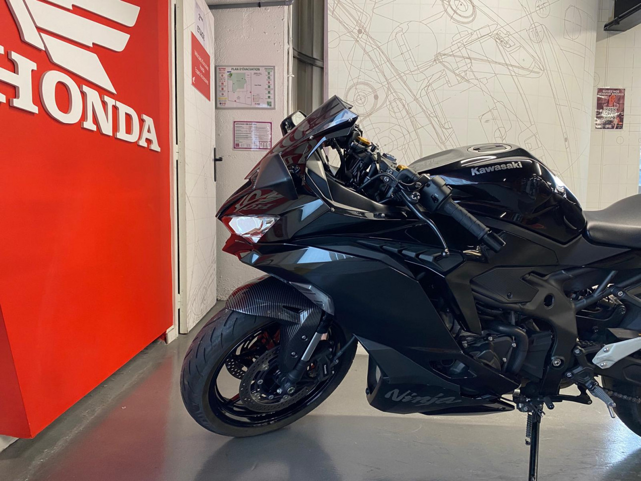 KAWASAKI ZX-4R 