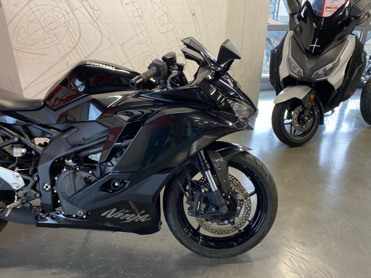 KAWASAKI ZX-4R 