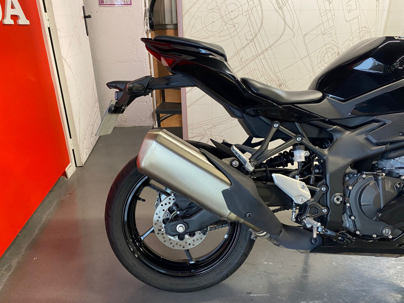 KAWASAKI ZX-4R 