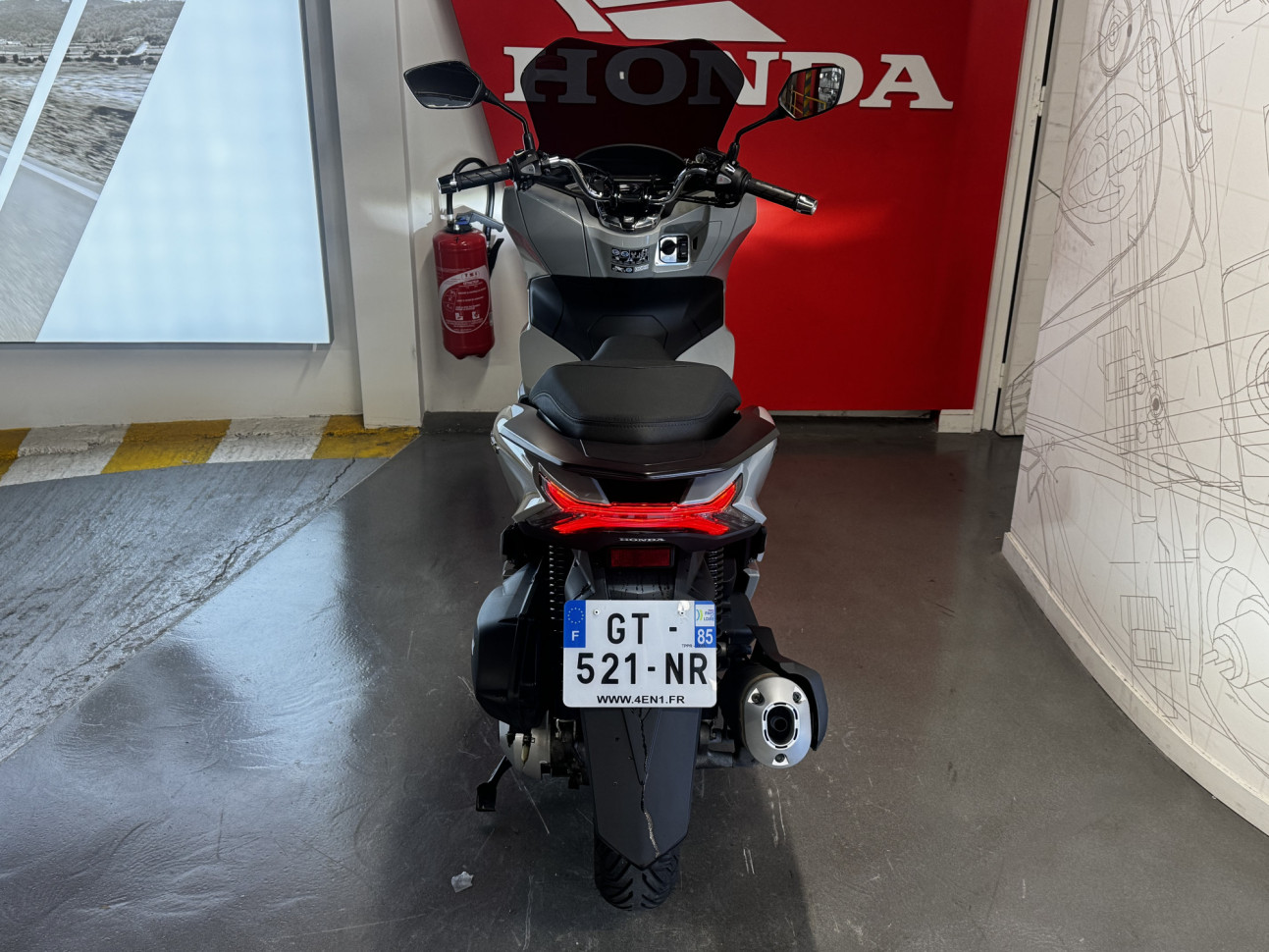 HONDA PCX 125 - 1ERE MAIN