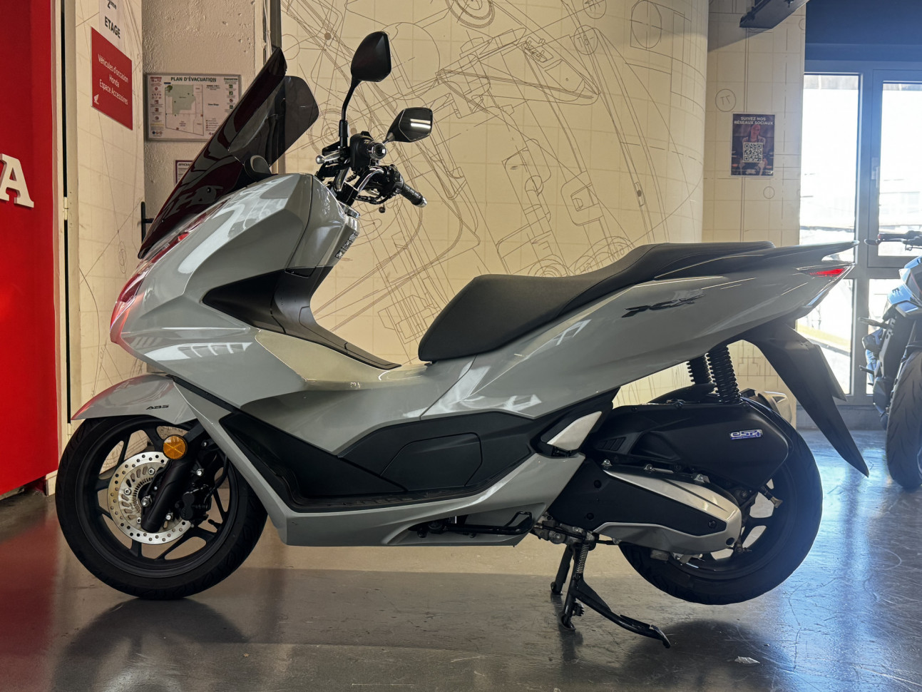 HONDA PCX 125 - 1ERE MAIN