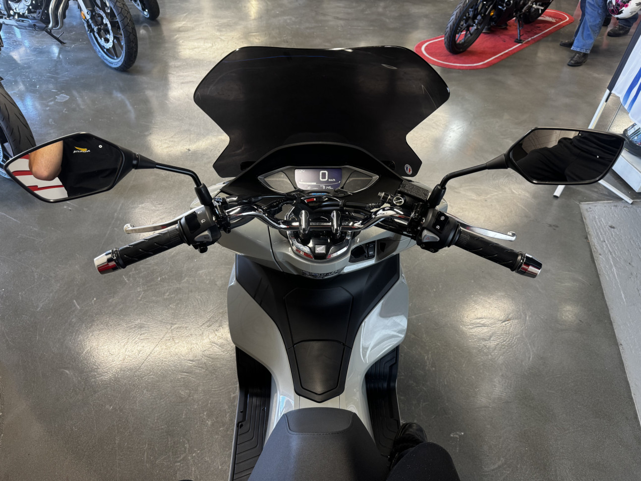 HONDA PCX 125 - 1ERE MAIN