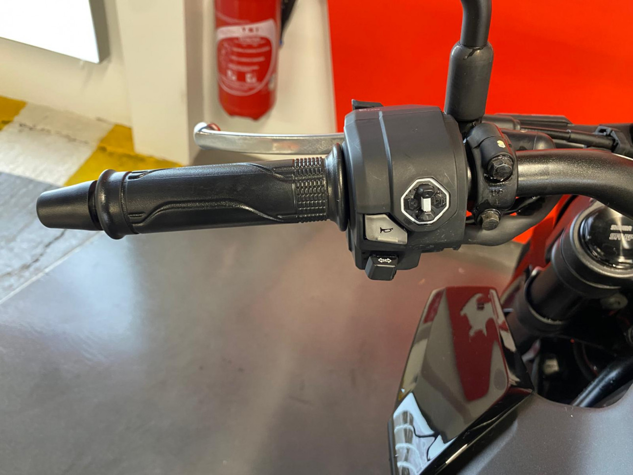 HONDA CB 125 R ABS - Garantie constructeur jusqu