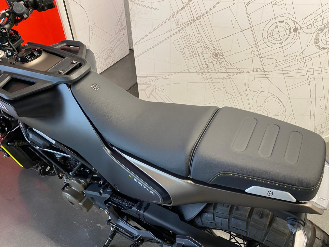 HUSQVARNA SVARTPILEN 401 - DEPOT VENTE