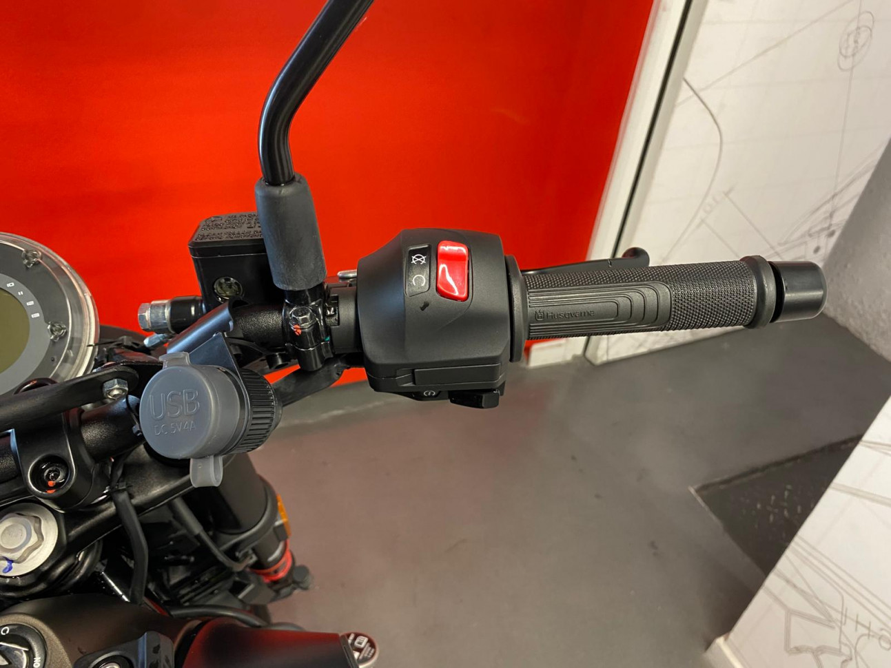 HUSQVARNA SVARTPILEN 401 - DEPOT VENTE