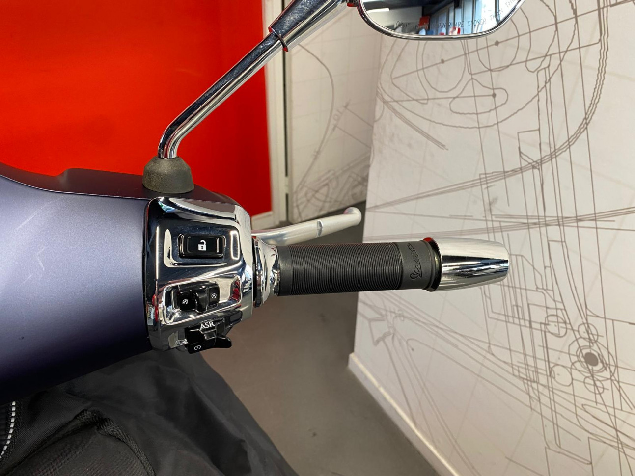 PIAGGIO VESPA GTS 125 - 1ERE MAIN 