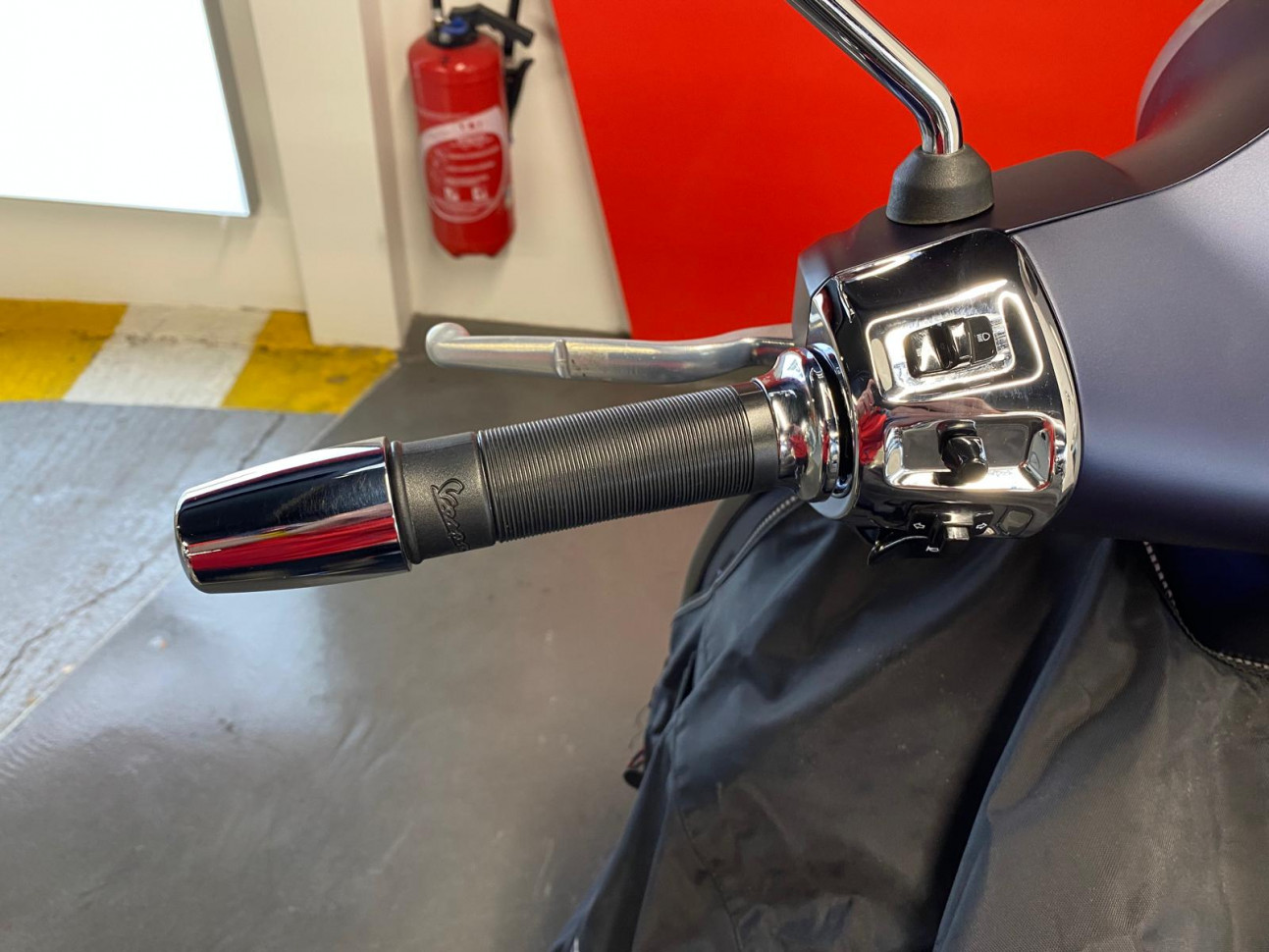PIAGGIO VESPA GTS 125 - 1ERE MAIN 