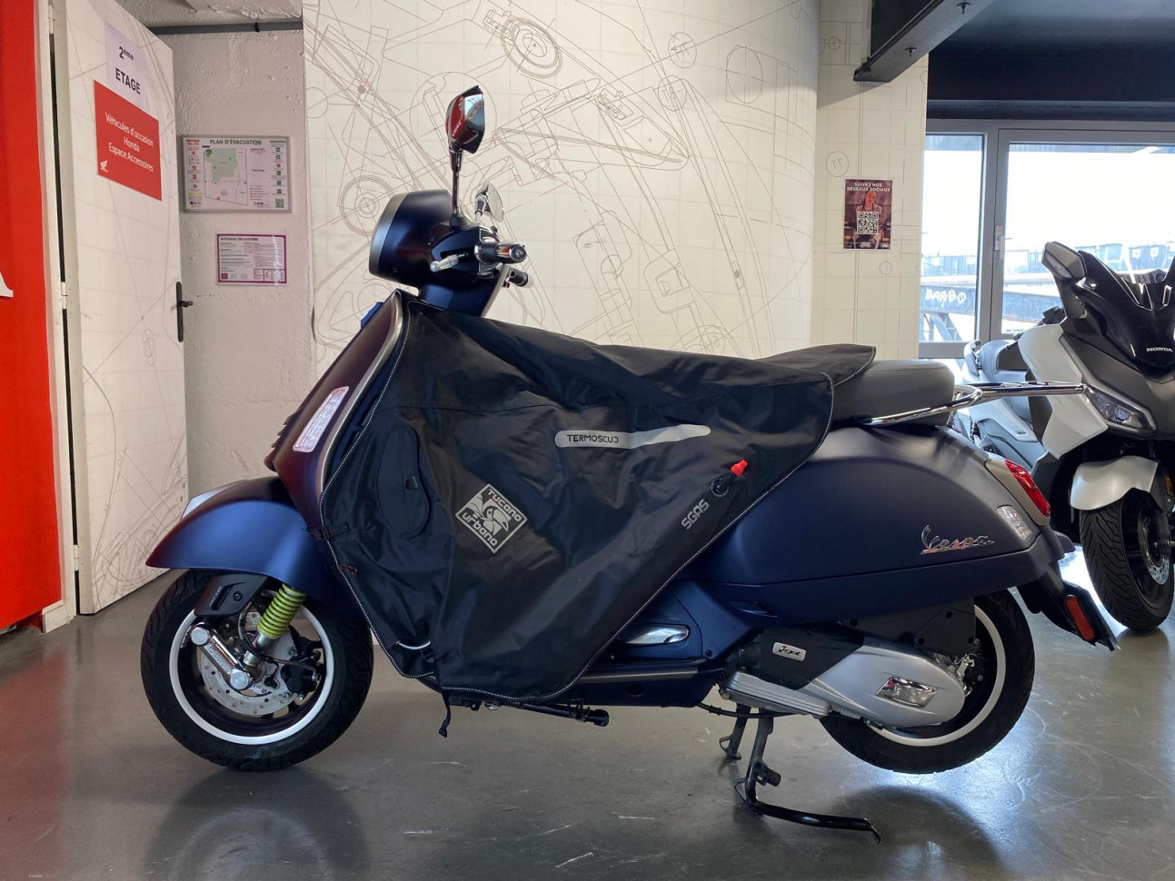 PIAGGIO VESPA GTS 125 - 1ERE MAIN 