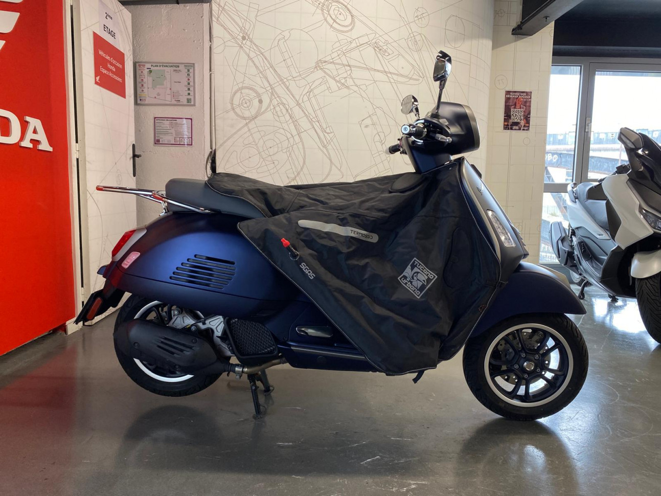 PIAGGIO VESPA GTS 125 - 1ERE MAIN 