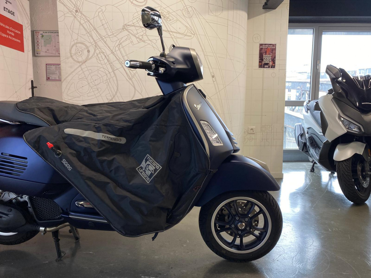 PIAGGIO VESPA GTS 125 - 1ERE MAIN 