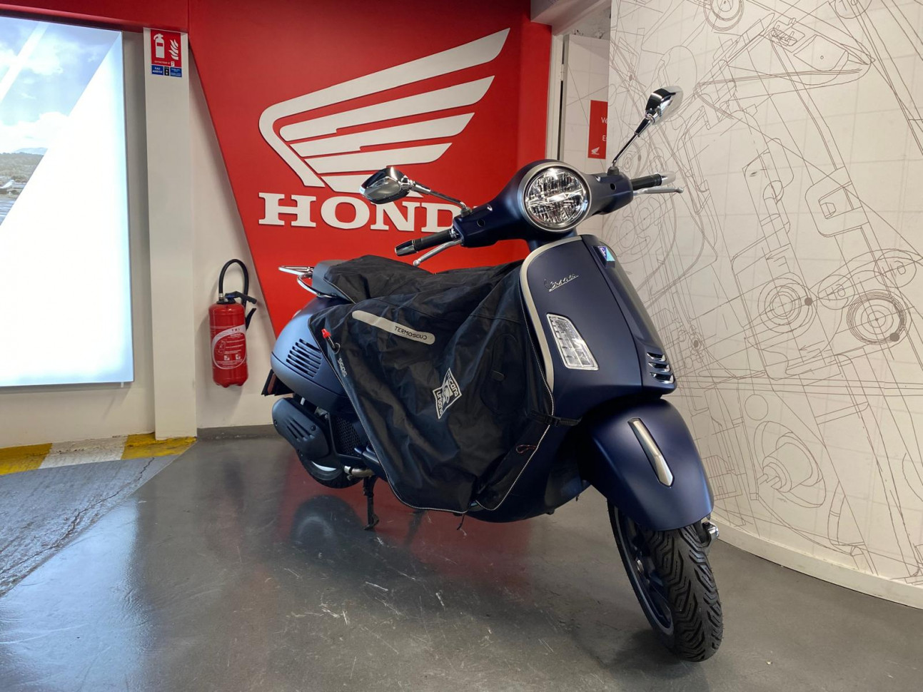PIAGGIO VESPA GTS 125 - 1ERE MAIN 
