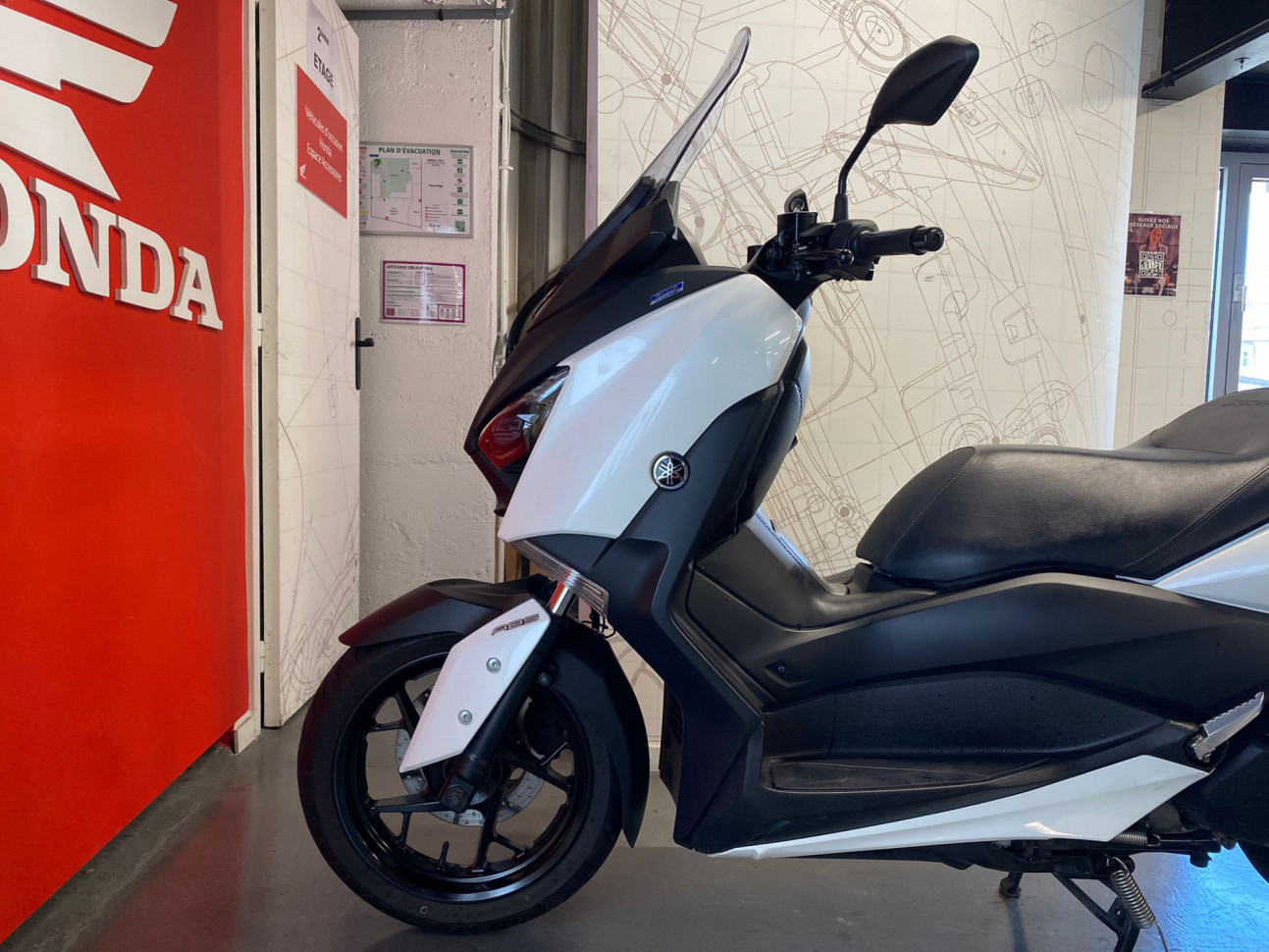 YAMAHA X-MAX 300 ABS - Garantie 12 mois - 118€/mois*